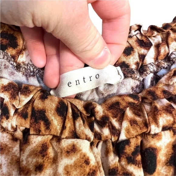Entro Boutique Leopard Catimal Animal Print Off The Shoulder Top Blouse Size M - Picture 9 of 17
